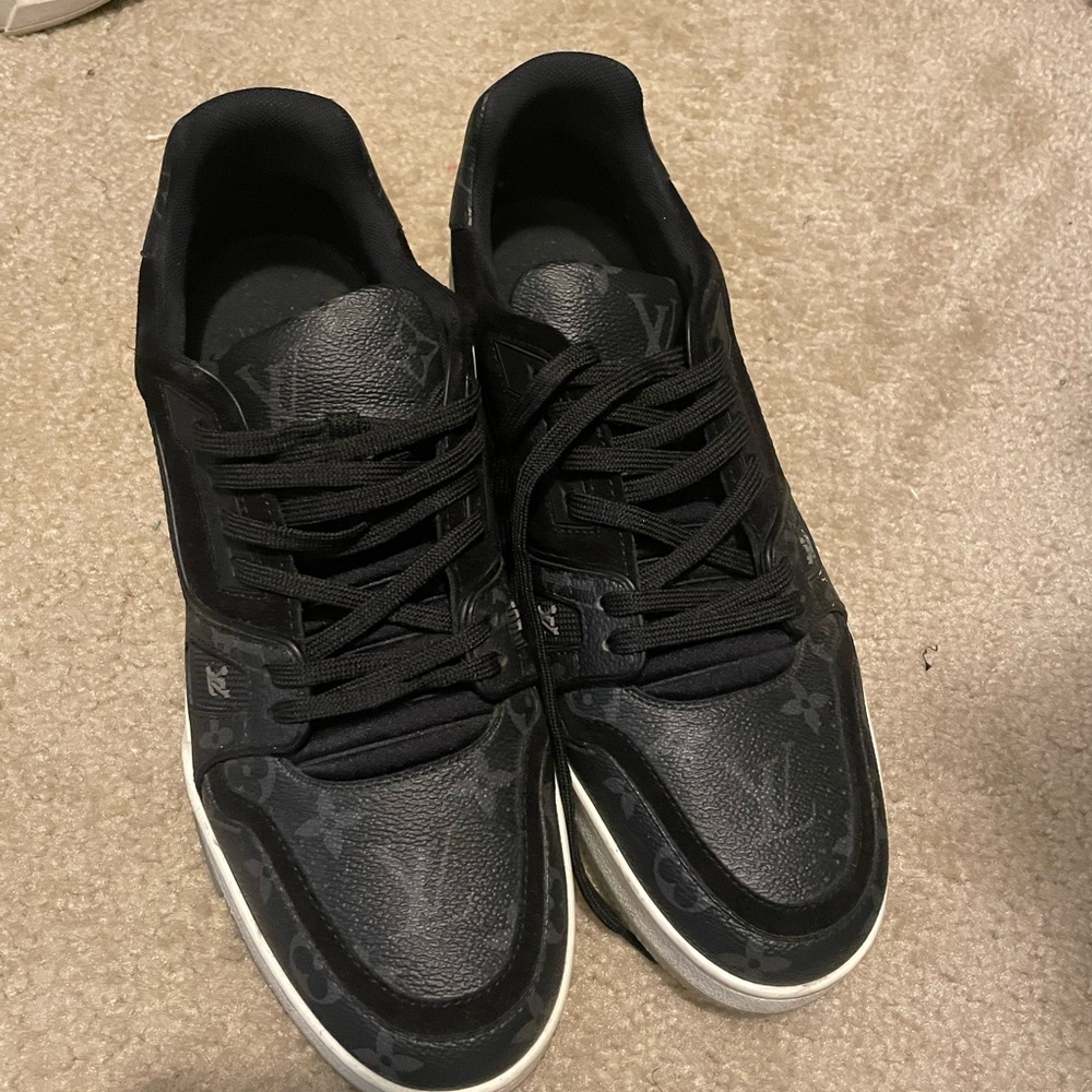 Louis Vuitton sneaker in excellent condition